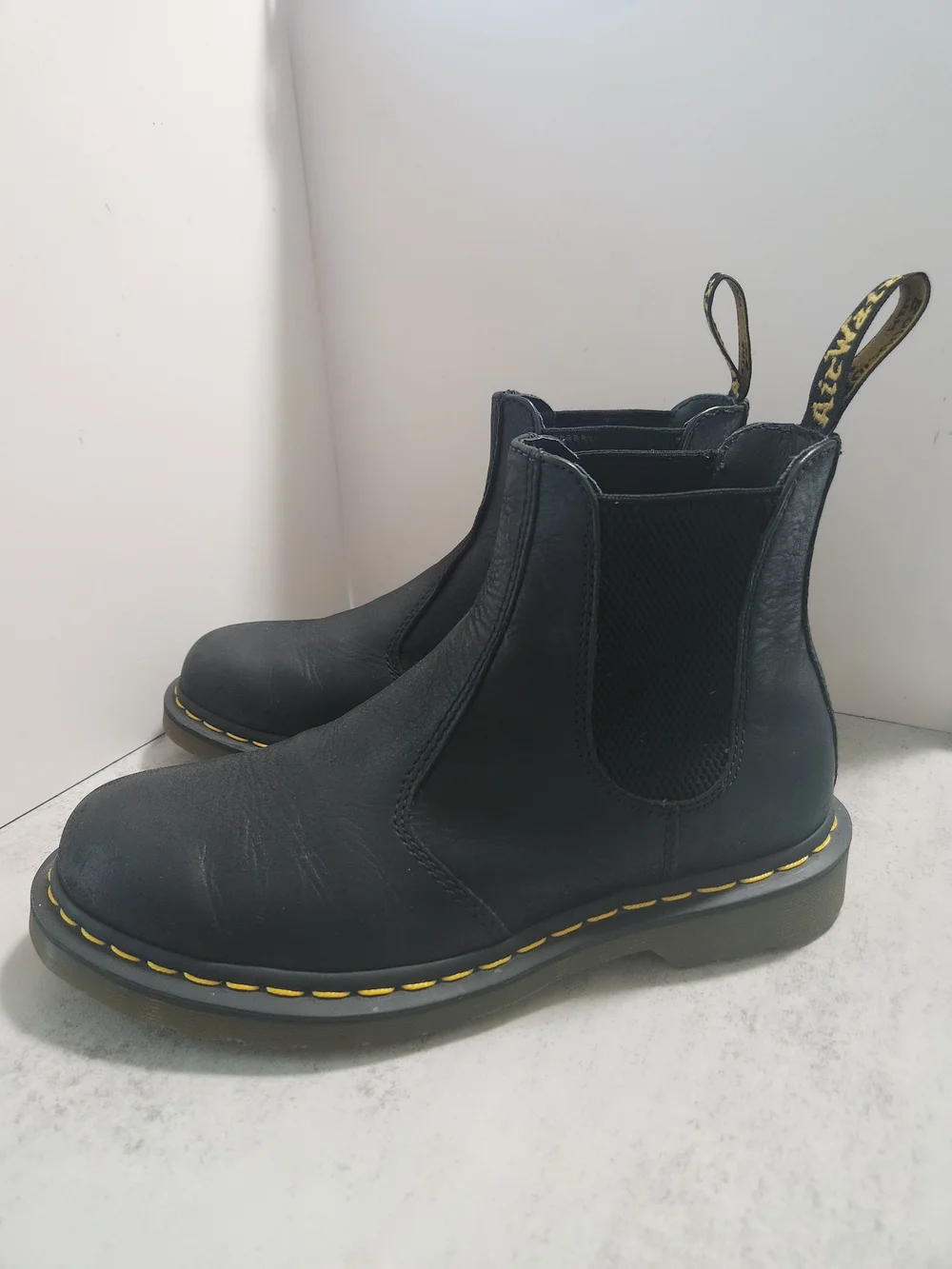 Dr. Martens 2976 Smooth Leather Chelsea Boots - Black US 8M/ 9W